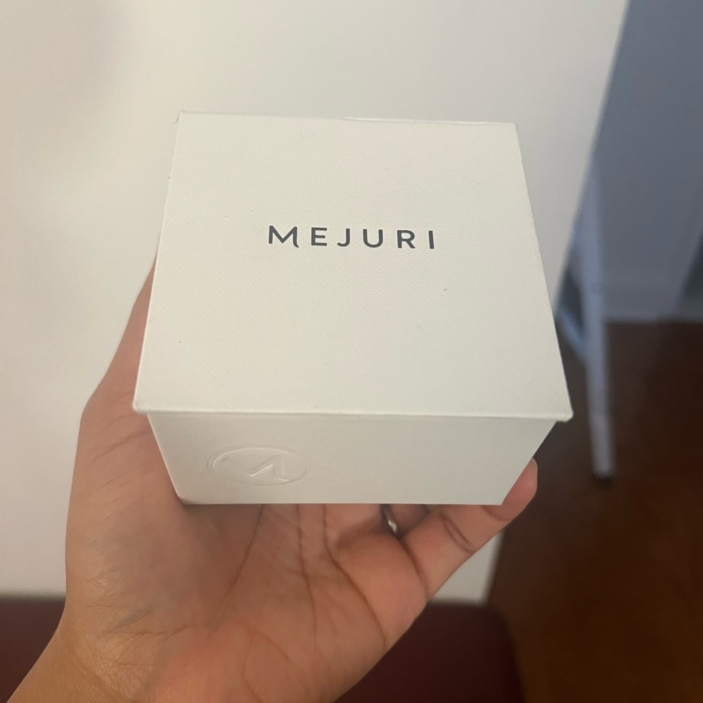 Mejuri box